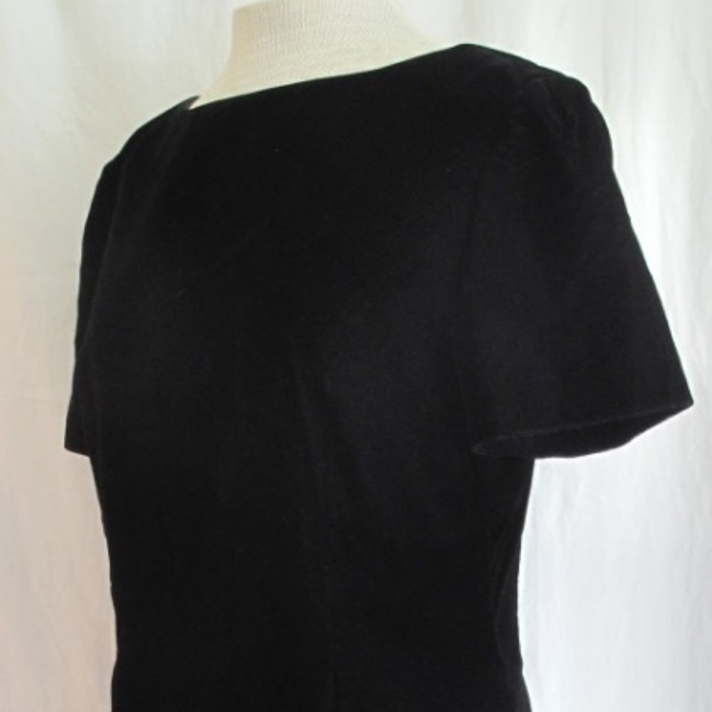 TALBOTS FITTED BLACK VELVET DRESS - SIZE P10